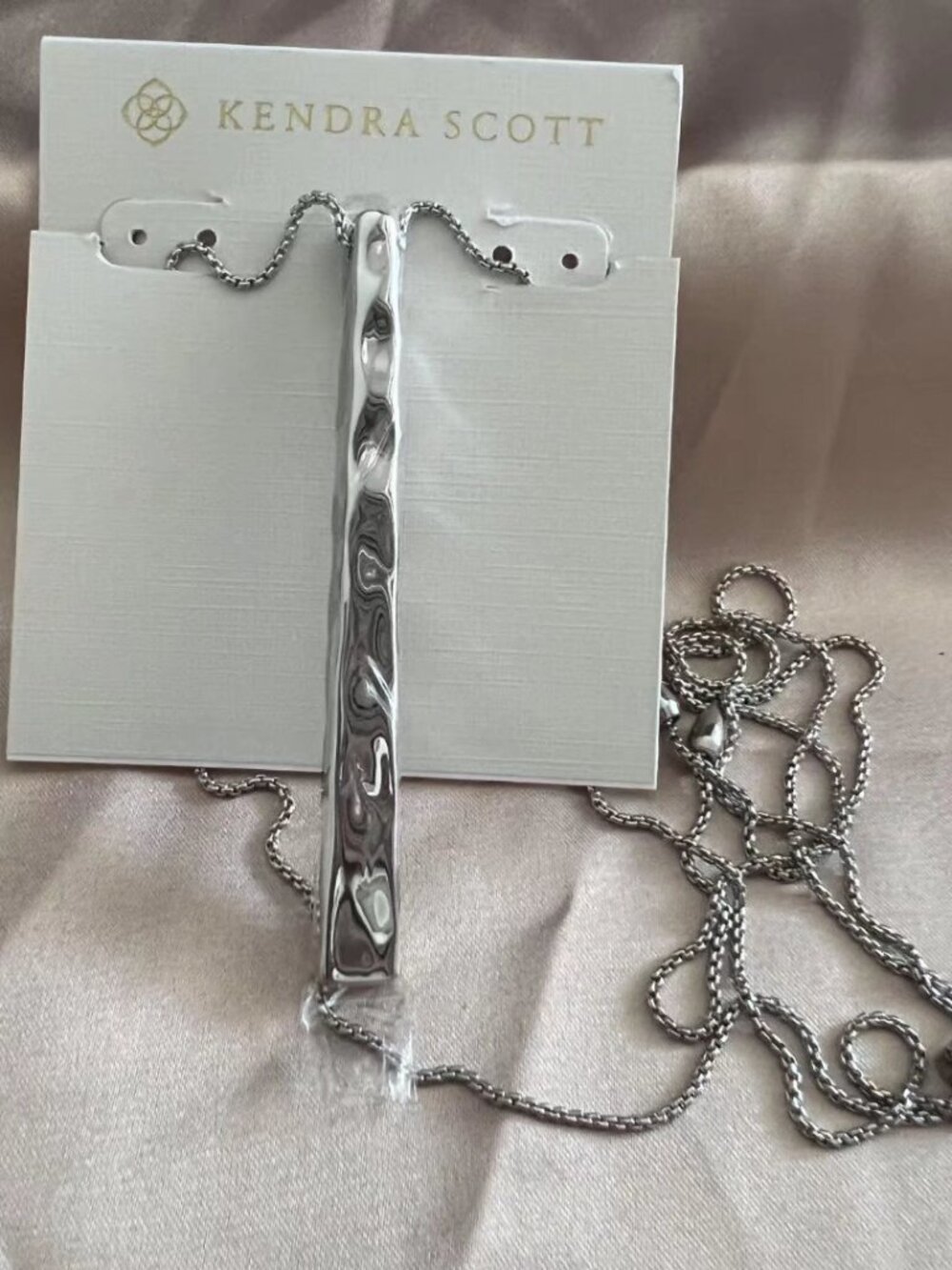 Kendra Scott necklace